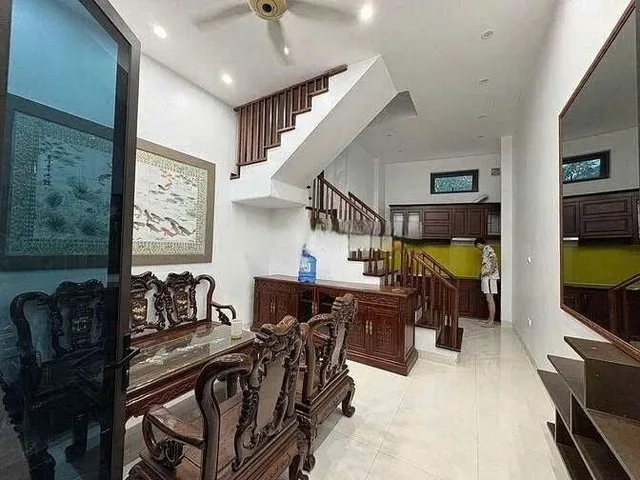 Cho Thuê Nhà Ngõ Thịnh Quang - Đống Đa 35M² 5 Tầng 3 Ngủ - Nội Thất CB - Giá Thuê 12,8tr - Nhận Nhà Ngay