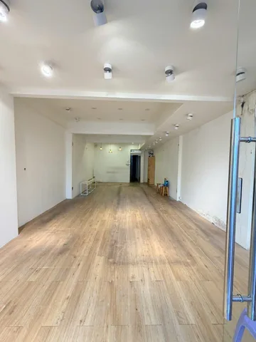 CHO THUÊ NHÀ MẶT TIỀN ĐƯỜNG BẠCH ĐẰNG, GẦN NGUYỄN THỊ MINH KHAI. KHU VỰC NHIỀU KHÁCH DU LỊCH . LH 0905 800 366 - E Hiền