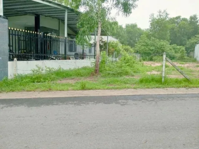 Ông Bác gửi bán lô đất đẹp vì chuẩn bị qua ở chung với con cháu. Nên cần bán nhanh giá thương lượng. Liên hệ e dẫn đi xem