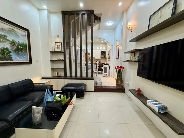 Bán 52m2 nhà phố Hoàng Đạo Thành ở luôn phố vip ,dân trí cao, Gần Hồ, Gần Chợ Gần Đường lớn chỉ 8.7 tỷ