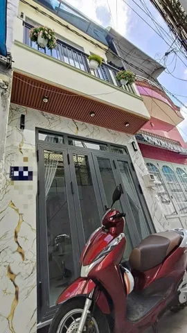 🏡 Nhà đẹp DT khủng 5,5 x 20m
💰 Giá giảm chỉ còn 2.2tỷ, còn thương lượng.
 💥CN 110m² 📍 Khu phố 8, Thị trấn Hóc Môn, ngay chợ Hóc Môn.
✨ Nhà mới đẹp, vào ở ngay:
Sân để xe rộng.
Phòng khách, bếp.
2 phòng ngủ, 2 WC.
Nhà vuông vức, không lỗi phong thủ