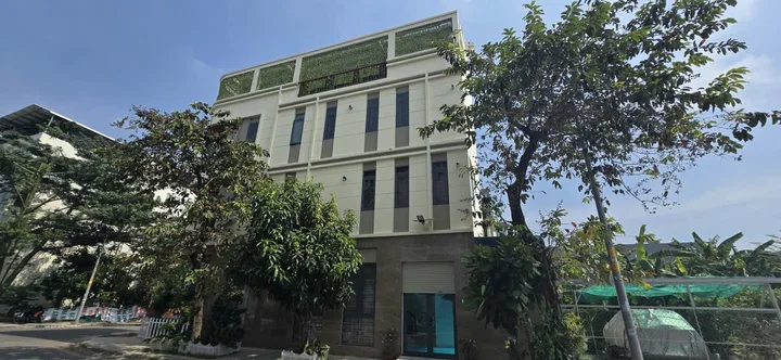 Chủ nhà giảm mạnh, bán nhanh nhà góc 2 mặt tiền khu 1 Thạnh Mỹ Lợi, 1 trệt 2 lầu sân thượng, nhà đẹp nội thất sẵn (LH 0989373766)