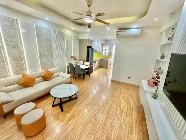 bán nhanh căn chung cư  2 ngủ 2wc KĐT Việt Hưng. 71m2. Giá 4 tỷ.