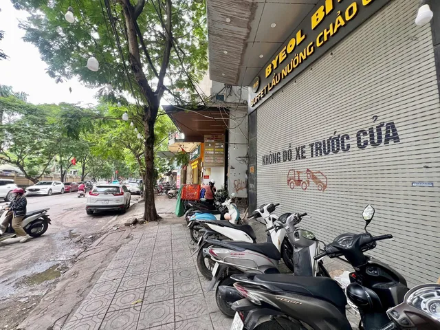 Nhà bán. 9 tầng trung tâm Hà nội
+ sổ đỏ 86 m2 mặt sàn t 1, từ tầng 2 diện tích gần 100m2, vị trí trung tâm đắc địa. 

+ Có thang máy và thang bộ thoát hiểm. Thích hợp để ở và kinh doanh khách sạn, karaoke. Khu trung tâm phức hợp giải trí, thuận tiện k