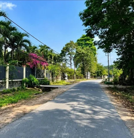 Với 825 triệu lô đất rộng có sẵn căn nhà cấp 4, cách Quốc Lộ 14 vào 300m Chơn Thành