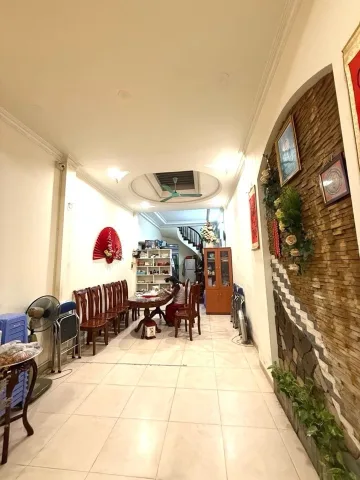 Bán nhà Kim Giang gần Đại Học Thăng Long dân xây chắc chắn ở luôn diện tích rộng gần công viên gần khu đô thị chỉ 8.55 tỷ