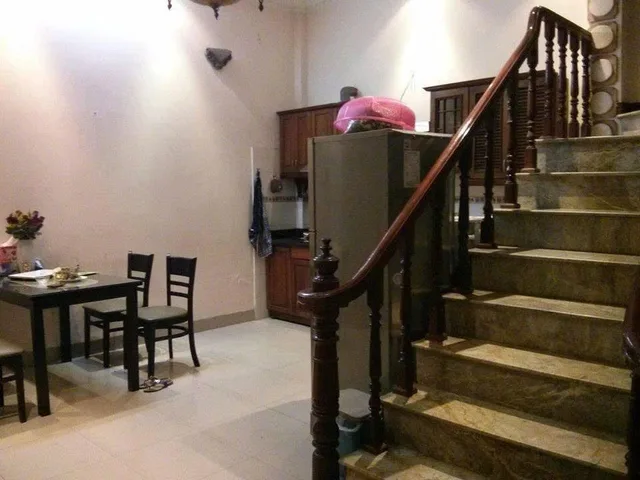 Cho thuê nhà ngõ 318 Đê La Thành, Đống Đa 40M*5 tầng (4 ngủ) giá 13.5 triệu