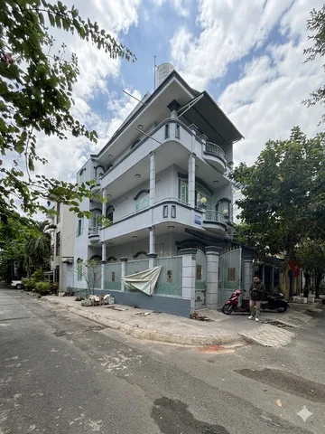 Căn Góc 2 Mặt tiền, Dương Quảng Hàm. Dường 10m, có Vỉa Hè