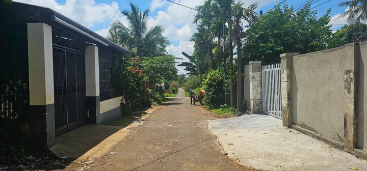 🏡 CHỈ HƠN 4 TỶ – SỞ HỮU GẦN 1.000m² ĐẤT CÓ THỔ CƯ TẠI BUÔN KOMLEO

🌿 Cơ hội sở hữu quỹ đất đẹp tại khu vực giàu tiềm năng phát triển, phù hợp để ở, đầu tư hoặc tích sản lâu dài.

📍 Vị trí: Buôn Komleo – khu vực đang được định hướng phát triển mạnh tro
