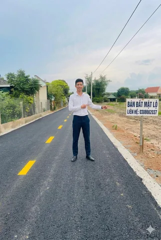 ĐẤT MẶT TIỀN KINH DOANH THÀNH PHỐ HỒ CHÍ MINH, ĐỐI DIỆN CÔNG TY....