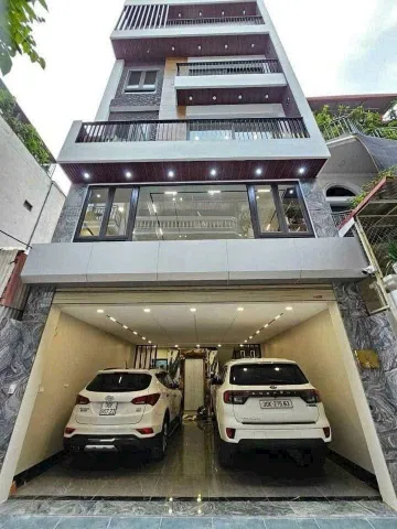 🔥 Bán nhà Nguyễn Văn Cừ – Long Biên.
🔥🔥 51m² • 7 tầng • MT 5m • Giá 18,6 tỷ (ô tô vào nhà)