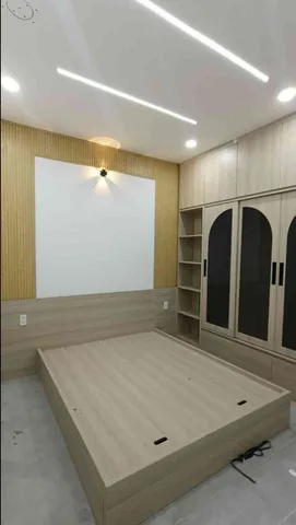 vị trí gần công viên , khu dân cư , sát ủy ban)