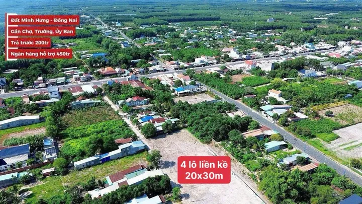 Chủ gửi 4 lô liền kề giá full lô 655tr, cách DT749 đúng 100m, gần Chợ, Trường học và Giá xứ Minh Long. Sổ sẵn.