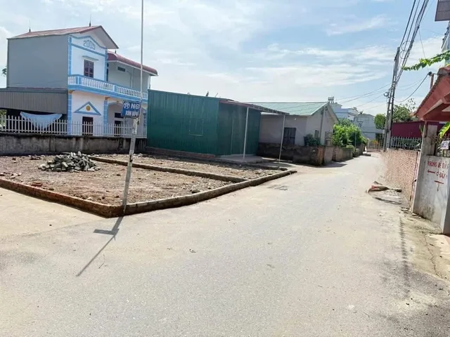 ❤️❤️❤️  Siêu Siêu Cực Phẩm Lô Góc.  Thị Trấn Kim Bài, Huyện Thanh Oai. Ô Tô Tránh Kinh Doanh Đỉnh. 
👍🏻 DT 65,8m. Mặt Tiền 17m Đẹp Không Đối Thủ. Giá Đầu Tư 
👍🏻 Đất Ở Đô Thị, Bán Kính 1 Km Không Thiếu Thứ Gì
👍🏻 Cơ Hôi Đầu Tư Không Nên Bỏ Qua Các Bác Nhé