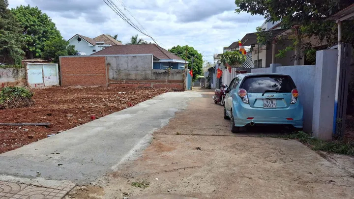 🔥 **BÁN ĐẤT HẺM CẤP 1 ĐƯỜNG GIẢI PHÓNG – TÂN THÀNH** 🔥
💰 **Giá bán: 2 tỷ 550 triệu**