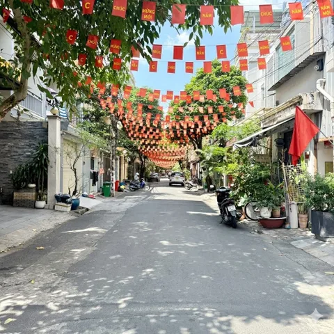 KO PHẢI CN THUA BANH NÊN BÁN RẺ ĐÂU Ạ- F13 ô tỗ đỗ - 71M2 X 2T, 7. TỶ.