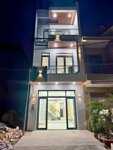 Bán nhà 3 tầng sổ riêng ngay chợ Tân Hiệp Bình Dương