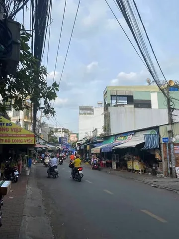 BÁN ĐẤT TẶNG NHÀ - MẶT TIỀN ĐƯỜNG NHỰA NGAY TRUNG TÂM CHỢ - PHƯỚC LONG B, Q9