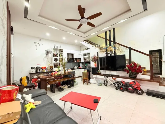 Bán nhà Hoàng Văn Thái, Thanh Xuân – Giá 12.5 tỷ – DT 64m² x 4 tầng – Thoáng trước sau, 20m ra ô tô, Gần phố