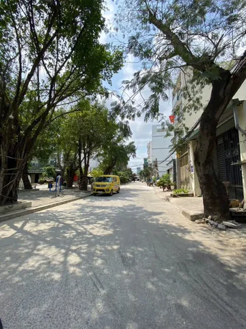 Thổ cư hẻm nội bộ 8m; trục Hoàng Quốc Việt cách Phú Mỹ Hưng 500m; ngang 5m vuông vức; xây cao tầng