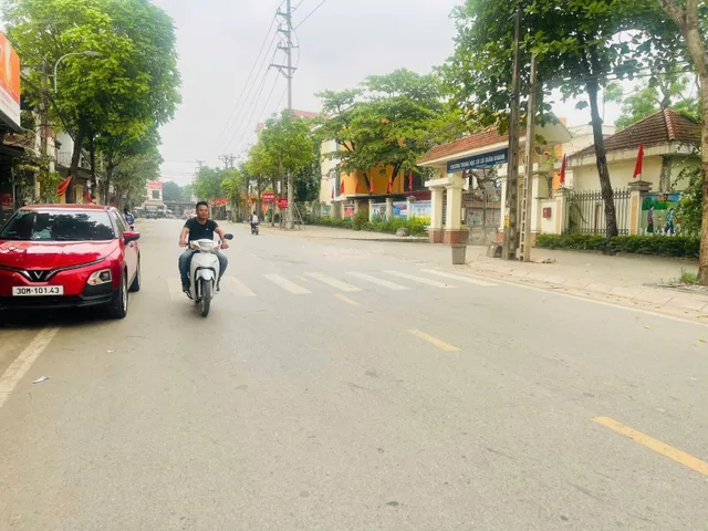 Hàng F0 mới ra lò, chỉ một trong số ít 9 lô, mặt đường chính ô tô chạy vèo vèo, cạnh dãy nhà trọ LH ngay em đi xem đất ạ