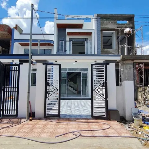 Hãy nán lại xem căn trệt lầu này nha anh chị. Đúng giá chỉ cần 700 triệu