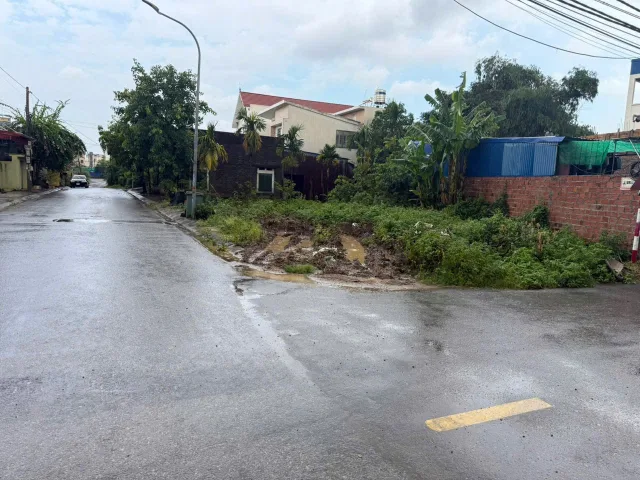 Bán Lô góc 80m trục trải nhựa thôn 4A - Tân Dương cách trung tâm hc 300m. L/h:076.231.9990 e Thúy
 Giá 4,5tỷ phí 50 
Giá cực tốt