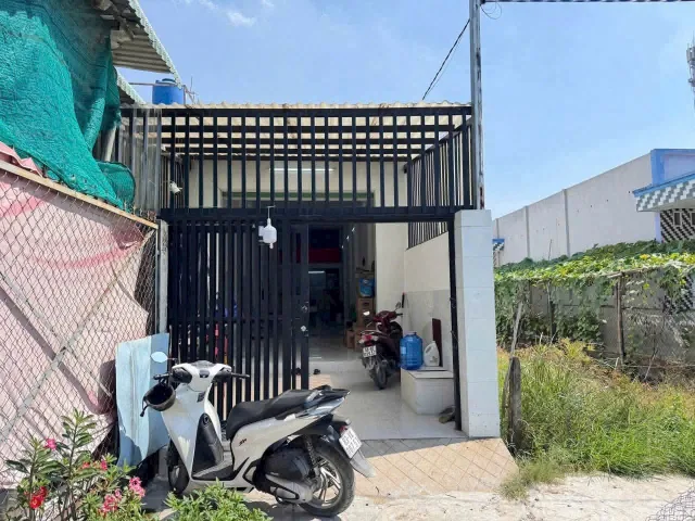 Bán nhà HOÀN CÔNG xã Đức Hoà Hạ 
- DT: 4x30 full thổ 
. Giá: 1ty450