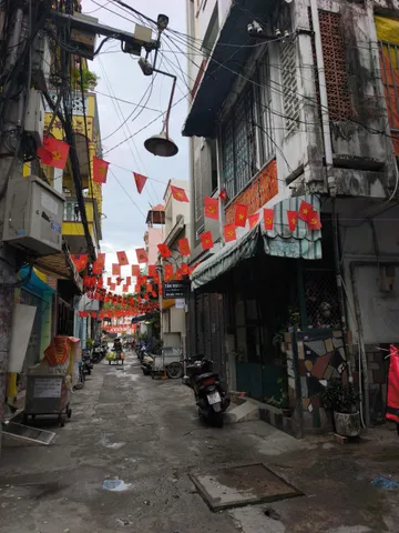 MỚI COONG Ở BA THÁNG HAI NGAY NHÀ HÁT HOÀ BÌNH - HẺM XE HƠI - LÔ GÓC CÓ DTCN 41m2 - 5LẦU BTCT- G.I.Á CHÀO 11.8 T.Ỷ TL.