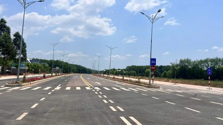 Đất mặt tiền tuyến số 3 đồng phú 42m kết nối khu công nghiệp