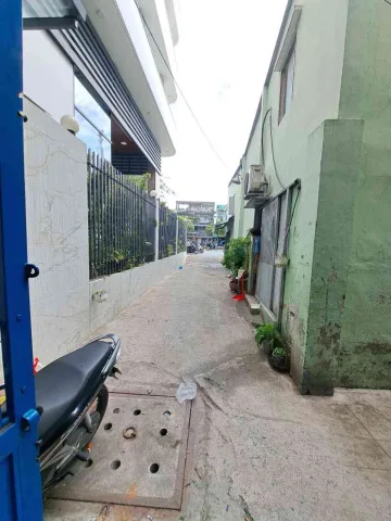Bán nhà 3 tầng Hồng Bàng, cách mặt tiền 10m, HXH, 4PN, 2 mặt hẻm, giá nhỉnh 5 tỷ