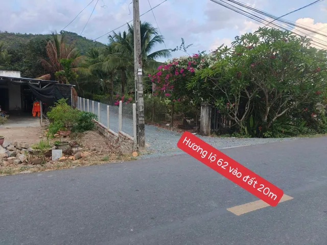 👉 3 lô đất dân cắt bán thuộc thôn Láng Nhớt ,xã Diên Tân cũ ( nay Diên Thọ mới )
👉 Diện tích từ :  118.8m2 đến 122m2  (60m thổ cư mỗi lô )