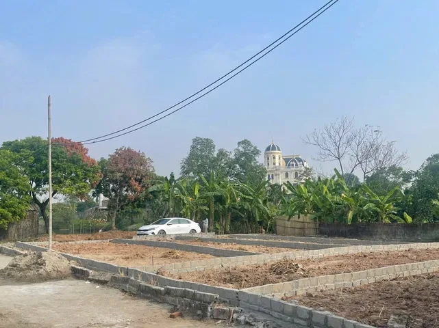 🔥🔥🔥Tìm đâu ra lô đất rẻ thế này ở Lạc Thuỷ - Đông Kết - Khoái Châu - Full thổ cư- đường 3m gần dự án sân golf Trump 

⚡️Diện tích: 75,3m2 đất ở

💵Giá đầu tư chỉ 1,x tỷ đồng 

☎Lh e Nội: 0968.330.995 để xem và chốt
