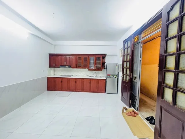 📢 Trung tâm Thanh Xuân 
Chỉ hơn 6 tỷ ace sở hữu ngay ngay nhà 4 tầng 3 pn 
Nhà gần trường học các cấp, chợ dân sinh,tiện ích không thiếu gì 
💇‍♀️Hàng xóm hiền lành, 🧑‍✈️an ninh tốt ,sổ đỏ chính chủ 
Lh xem nhà : 0377224604
