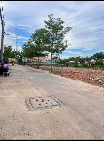Cg
🏡 ĐẤT SHR ẤP 6 ĐÔNG THẠNH – GIÁ TỐT ĐẦU TƯ

📍 Vị trí đẹp: Ấp 6 Đông Thạnh (cũ), giáp Quận 12, gần Chợ Gà và Ngã 3 Đông Quang.
✅ Diện tích: 5m x 22m (110m²) – Full thổ cư.
✅ Cách đường Nguyễn Thị Sáng chỉ 20m.
✅ Hẻm bê tông rộng 8m, xe hơi ra vào 