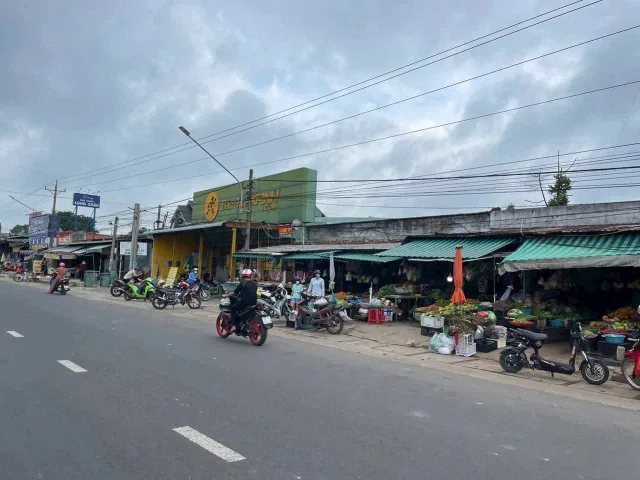 Chủ cần gửi bán 2 nền liền kề mặt tiền kinh doanh gần Vincom Plaza Chơn Thành