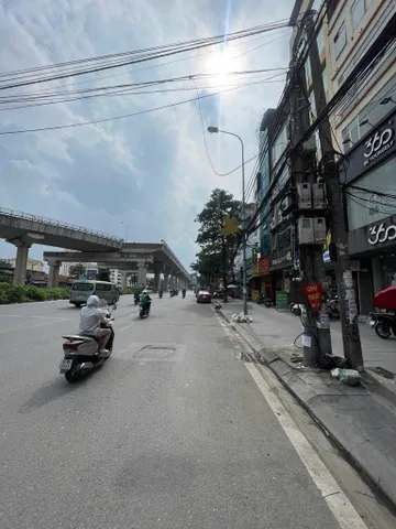 NHÀ SÁT GA METRO NHỔN , ĐH CÔNG NGHIỆP , 6 tầng thang máy Lô góc , Oto đỗ cửa , 50m ra phố