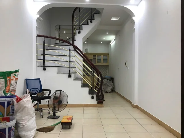 Cho thuê nhà ngõ 678 Đê La Thành, Ba Đình 40M x 4T (4 ngủ) giâ 14 triệu