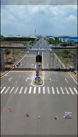 Sỉ và lẻ Nguồn Kín lô góc hai mặt tiền ngã tư xuyên tâm