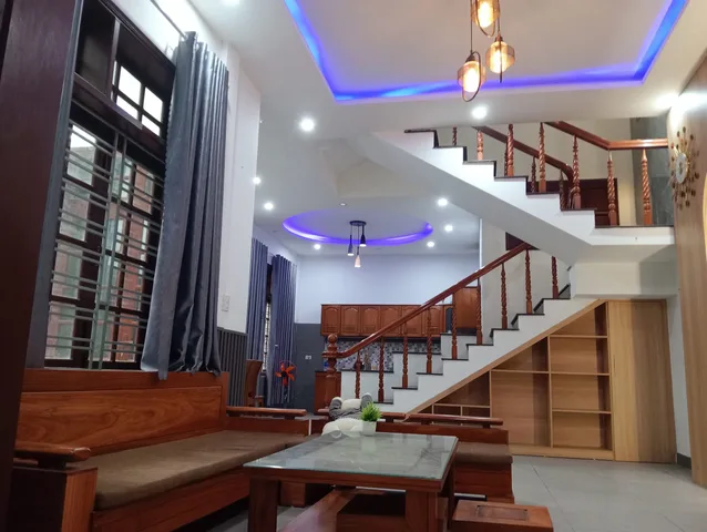 DÒNG TIỀN 15 triệu/ tháng  LÔ GÓC HIẾM, mặt tiền nhà HƠN 6m, sau mặt tiền đường chính, khu vực buôn bán sầm uất. TIỀM NĂNG TĂNG GIÁ!