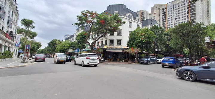 🔥 MẶT PHỐ LACASTA VĂN PHÚ – KINH DOANH ĐỈNH 🔥
🏡 73m² x 5 tầng – MT 5m – Chỉ 20 tỷ.
📍 Mặt phố Tống Tất Thắng, vị trí vàng kinh doanh mọi mô hình