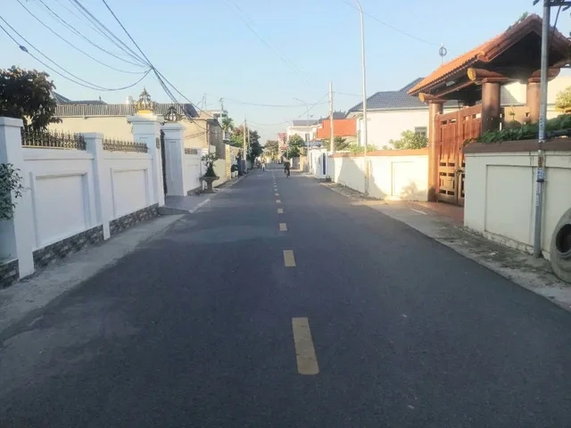 1 LÔ GÓC CỰC KỲ ĐẸP TẠI TÂN DƯƠNG – VỊ TRÍ ĐẸP .l/h:076.231.9990 e Thúy 
Diện tích ;60m_Ngang- 5m
Cách trục thôn chỉ 50m
 Gần đường 359, đường Máng Nước
🏢 Gần trung tâm hành chính, tiện ích đầy đủ
✅ Vị trí trung tâm, phù hợp ở hoặc đầu năm tưGiá;2tỷ 