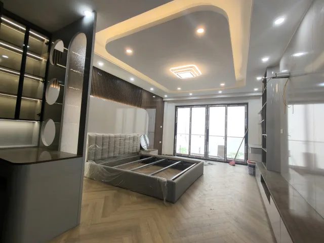 Tòa nhà 8 tầng giữa trung tâm Phúc Đồng - Chủ đang chào hơn 3x