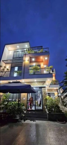 BIỆT THỰ CHÂU ÂU GIỮA LÒNG HÓC MÔN –  Bà Điểm ngang khủng 12x 27M 2 Tầng