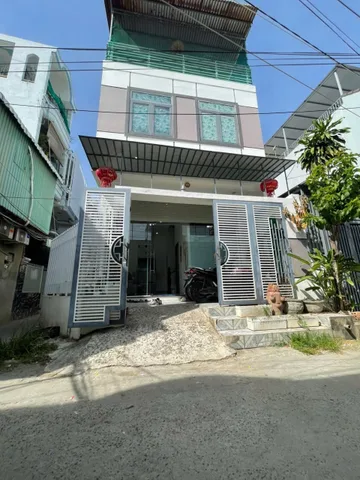 🔴 Nhà Vĩnh  Điềm Trung, Ngọc Hiệp - Phường Tây Nha Trang 
💥 NHÀ 3 Mê Đúc Kiên Cố : 
      • DT : 53,7m2(  đất Ở Đô Thị ) 
      • Căn góc 2 mặt tiền,Đường ô tô 4 chổ vào tận nơi.
      • Có Giấp Phép Xây Dựng đầy đủ