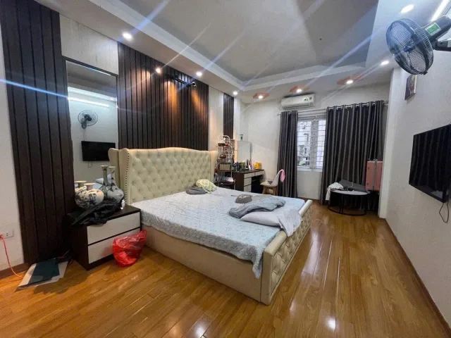 NHÀ ĐẸP - XUÂN THỦY - GẦN PHỐ DT: 33m, 6tầng, 7.3 tỷ
