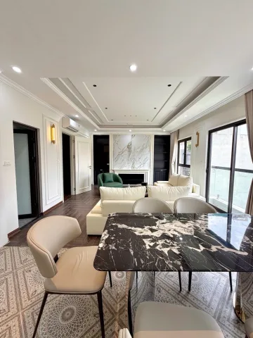 Gara ô tô - Thang máy - Nội thất VIP - Trung tâm Long Biên - 65m² - 15.2 tỷ