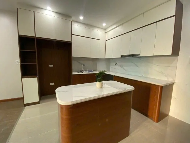 Cho thuê Nhà  Trần Quí Cáp -Đống Đa 50M² 6 Tầng Thang Máy - Gara Ô Tô - Ở, Kinh Doanh - Giá Thuê 30tr