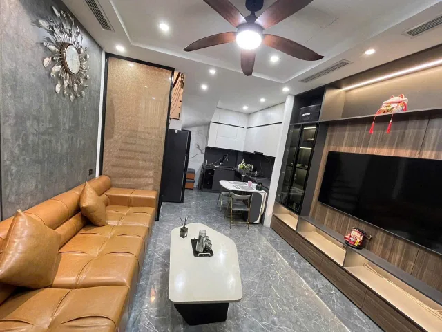 Cho thuê Nhà Ngõ 295 Bạch Mai 35M² 6 Tầng - Full Nội Thất Cao Cấp - Ô Tô Đỗ Cửa - Giá Thuê 18tr