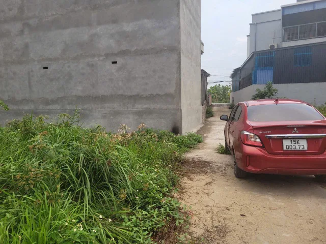 Bán105m2 giá 1.86 tỷ tại Kiền Bái , ngõ 3.5 m ô tô , cách đường nhựa :20m.l/h;076.231.9990 e Thúy